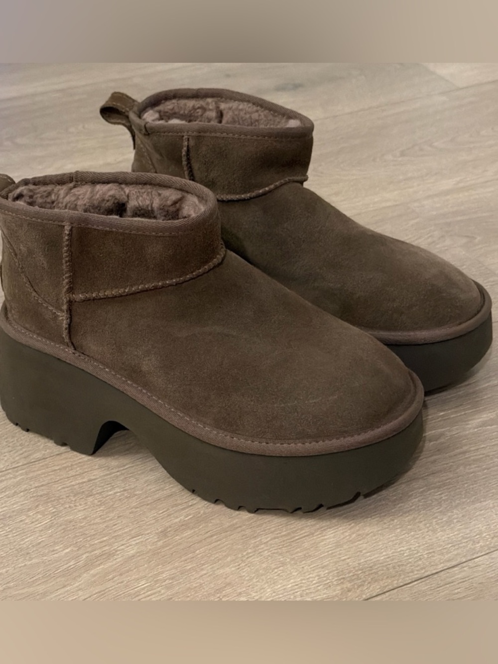 UGG CLASSIC ULTRA MINI NEW HEIGHTS HICKORY SUEDE WOMEN'S BOOTS SIZE US 8